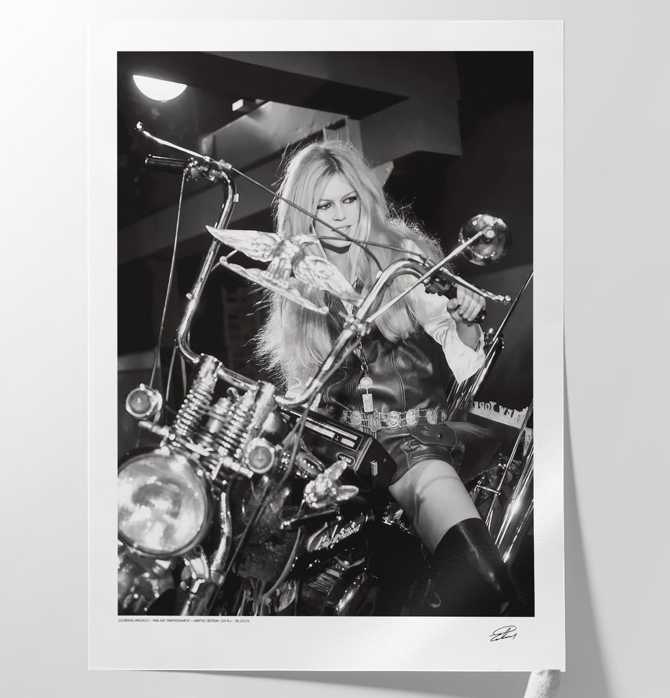 Brigitte Bardot - Song "With Harley Davidson" 1968 - XXL Fine Art Photography - 80x60 cm ! - Limited Edition Nr 05 of 100 - Serial 10125 - Collector - No Reserve #3.2