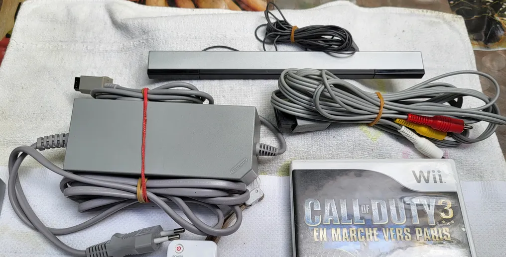 Nintendo - Wii - White RVL-001 including demo games with base, cables, 1 controller + 1 nunchunk and 1 game - Video game console + games #4.3