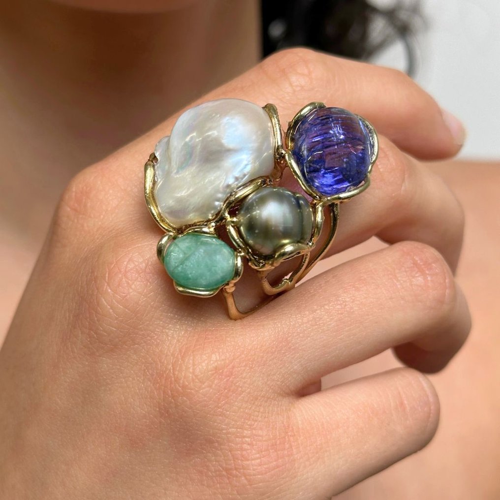 Ring with pearls and natural stones, adjustable from 15 to 20, with a four-wire stem in 925‰ Total dimensions of the object 38x32 mm.- 24.5 g - (1) #1.0