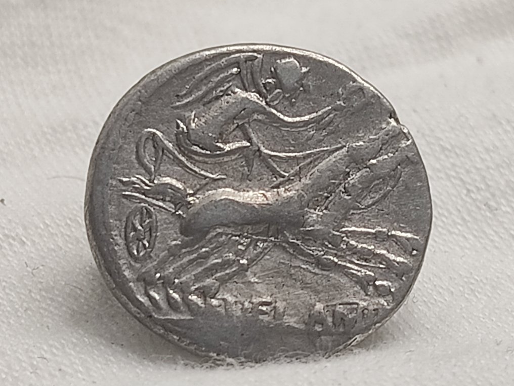 Ρωμαϊκή Δημοκρατία. Lucius Flaminius Chilo, 109-108 BC. Denarius Rome #1.0