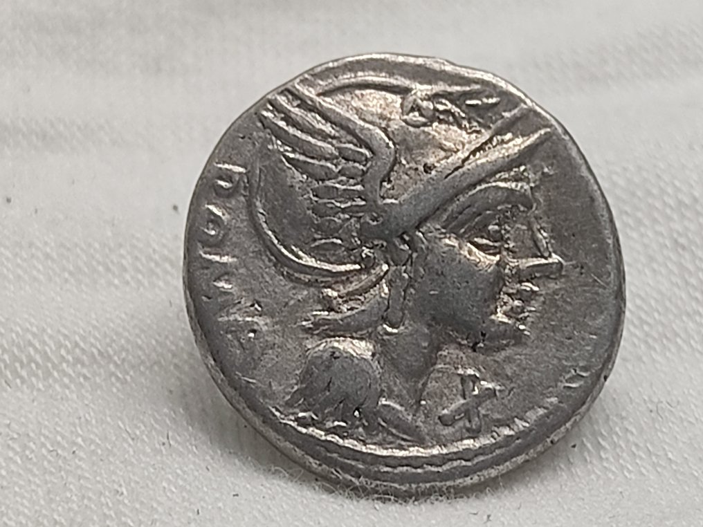 Ρωμαϊκή Δημοκρατία. Lucius Flaminius Chilo, 109-108 BC. Denarius Rome #1.0