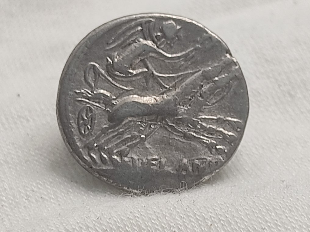 Ρωμαϊκή Δημοκρατία. Lucius Flaminius Chilo, 109-108 BC. Denarius Rome #3.2