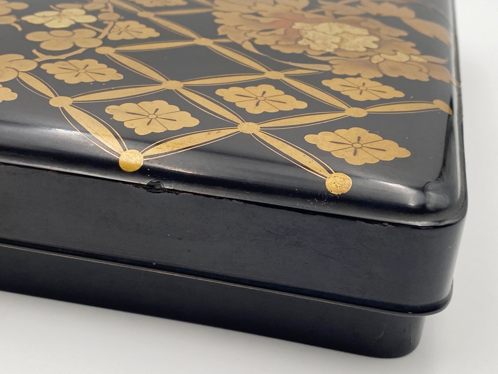 日本の蒔絵 写真集 「A Sprinkling of Gold」 日本の蒔絵 写真集 「A Sprinkling of Gold」 - メルカリ