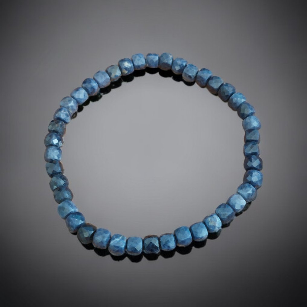 深蓝色蓝宝石。优质切割的镶嵌手链。 未经过处理的天然石材。 - 高度: 4 mm- 7 g #4.3