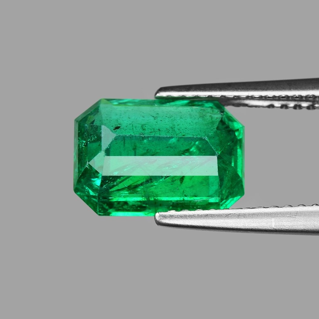 1 pcs Green Emerald - 3.39 ct - Bellerophon Gemlab #4.3