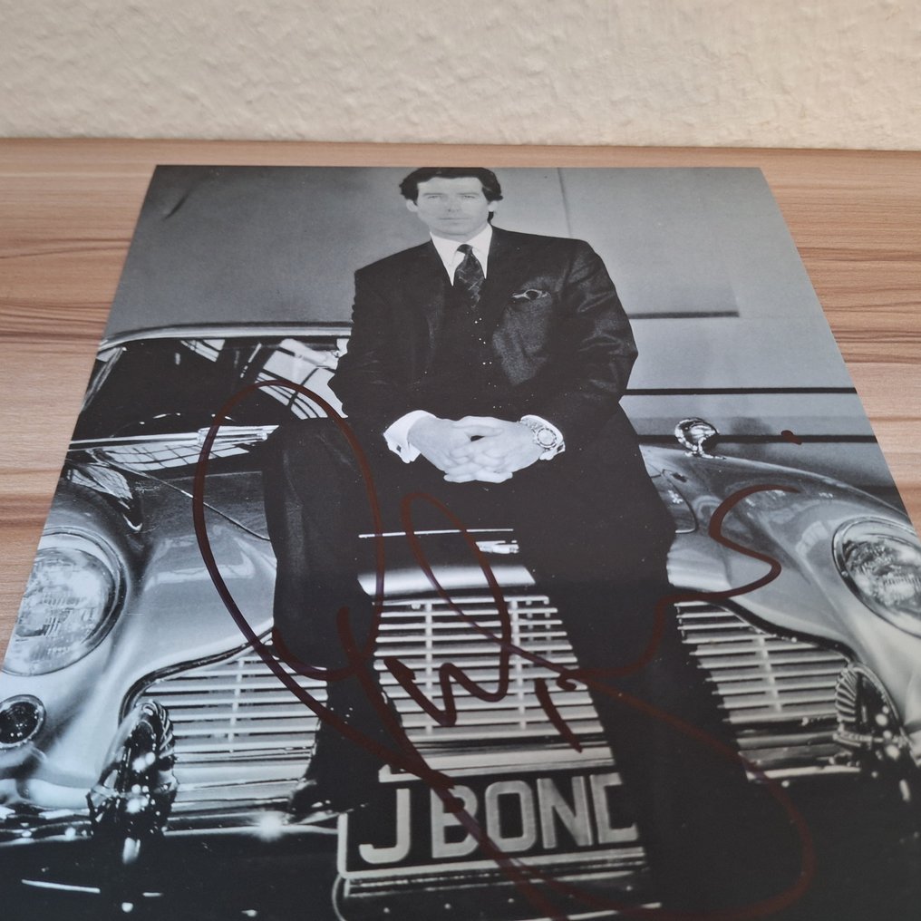 James Bond - Pierce Brosnan as 007 (Aston Martin) Autograph, Handsigned photo with b'bc holographic COA #2.1
