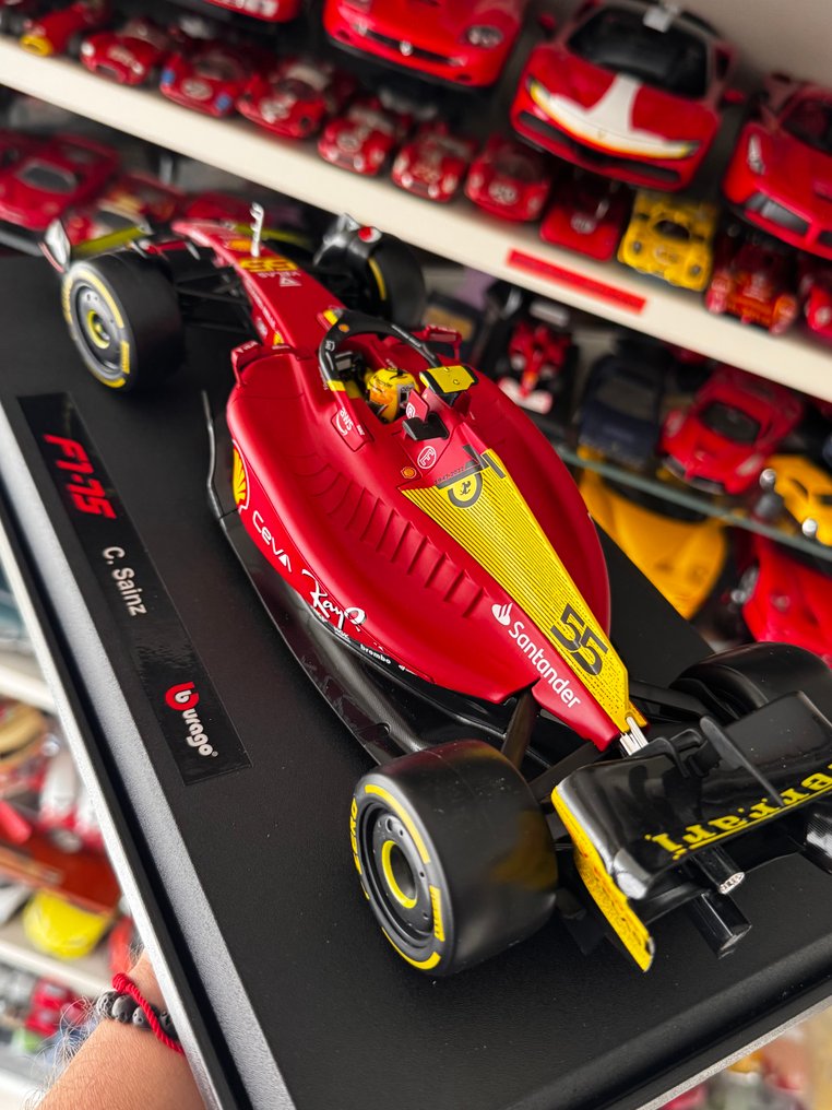 Bburago 1:18 - Modellauto - Ferrari F1-75 #55 - Carlos Sainz Jr. - 4. italienisches GP Formel 1 2022 #4.3