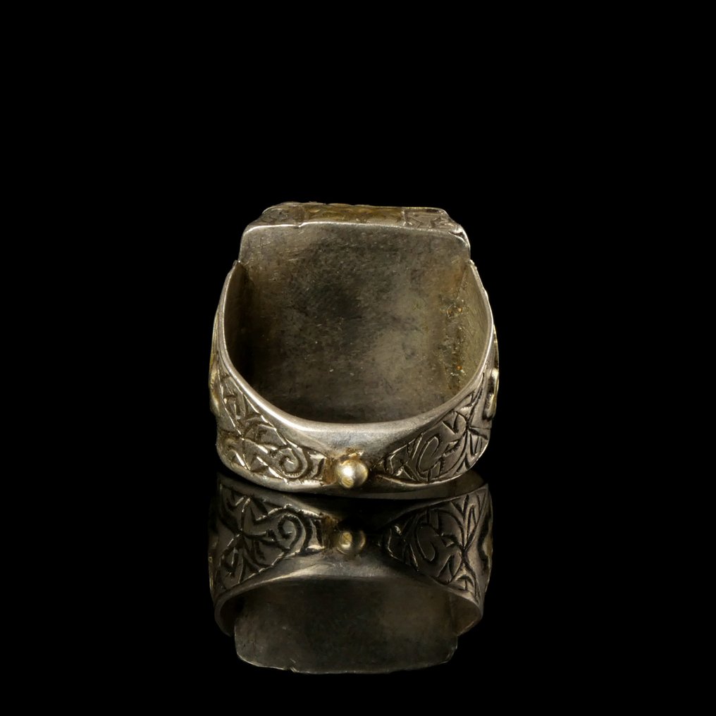 Islamic Silver Ring, carnelian intaglio with Warrior #4.3