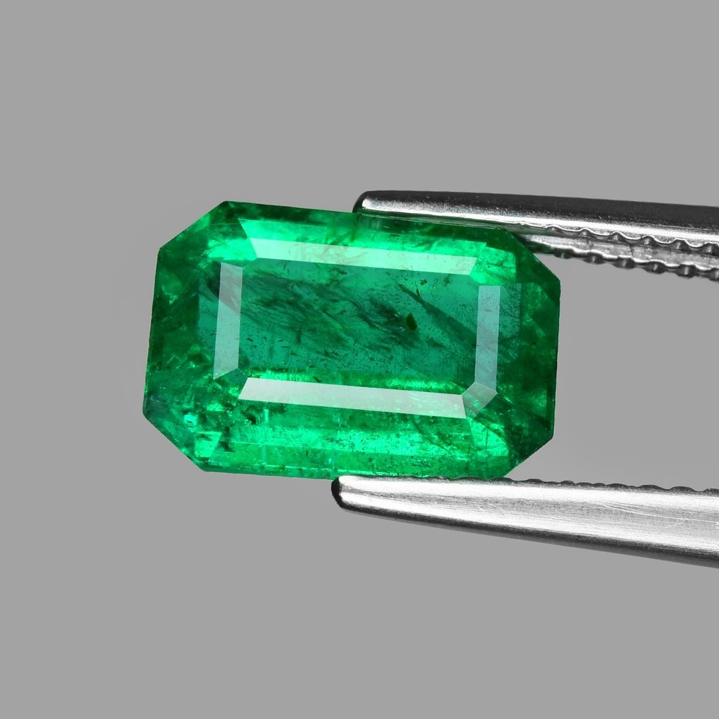 1 pcs Green Emerald - 3.39 ct - Bellerophon Gemlab #2.1