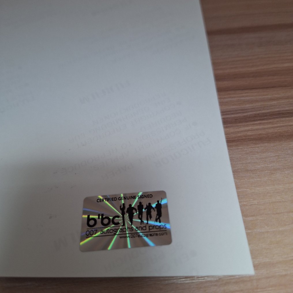 James Bond - Pierce Brosnan as 007 (Aston Martin) Autograph, Handsigned photo with b'bc holographic COA #3.2