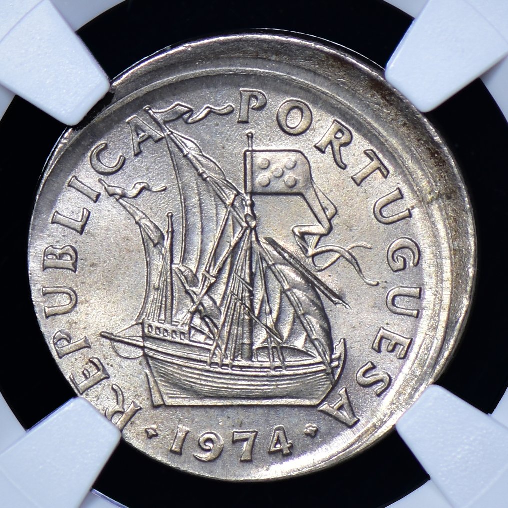 Portugal. Republic. 2 ½ Escudos 1974 - NGC - MINT ERROR MS 64 - Erro de Cunhagem #1.0