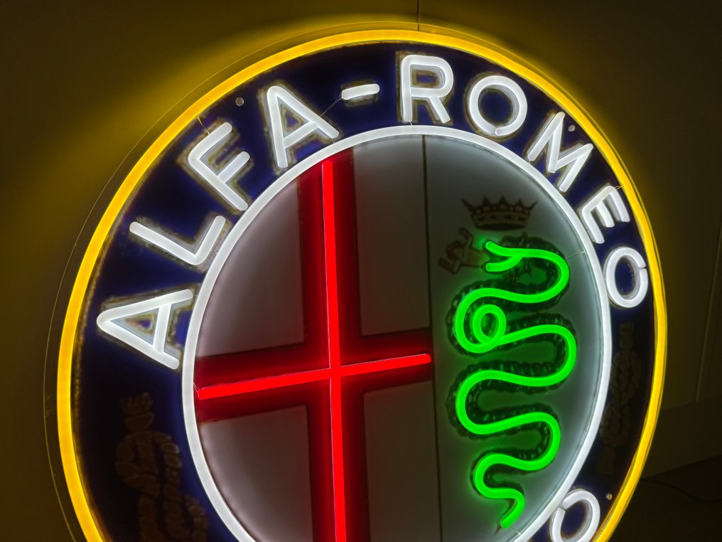 Sign - Alfa Romeo - Milano Neon Illuminated Lighted Sign Lightbox NO RESERVE #4.3