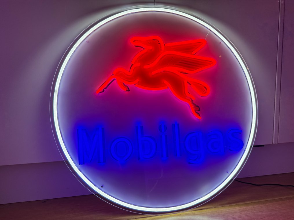 Sign - Mobil - NO RESERVE Mobilgas Oil Gasoline Neon Illuminated Lighted Sign Lightbox #2.1
