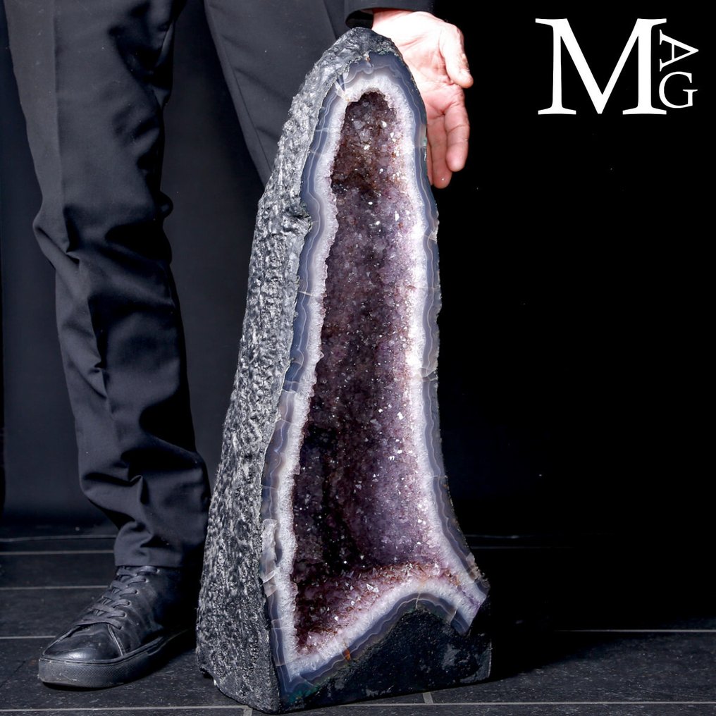 Large Amethyst Cathedral Geode - Height: 580 mm - Width: 270 mm- 28300 g #1.0
