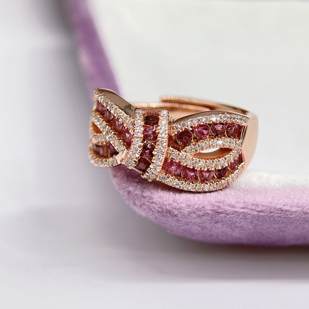 ***NO RESERVE*** Feminine Grace – Red Tourmaline Ring in Rose Gold Plated 925 Silver 1.7 ct. stones - round cut - adjustable size - gold plated- 6,7 g - (1) #3.2