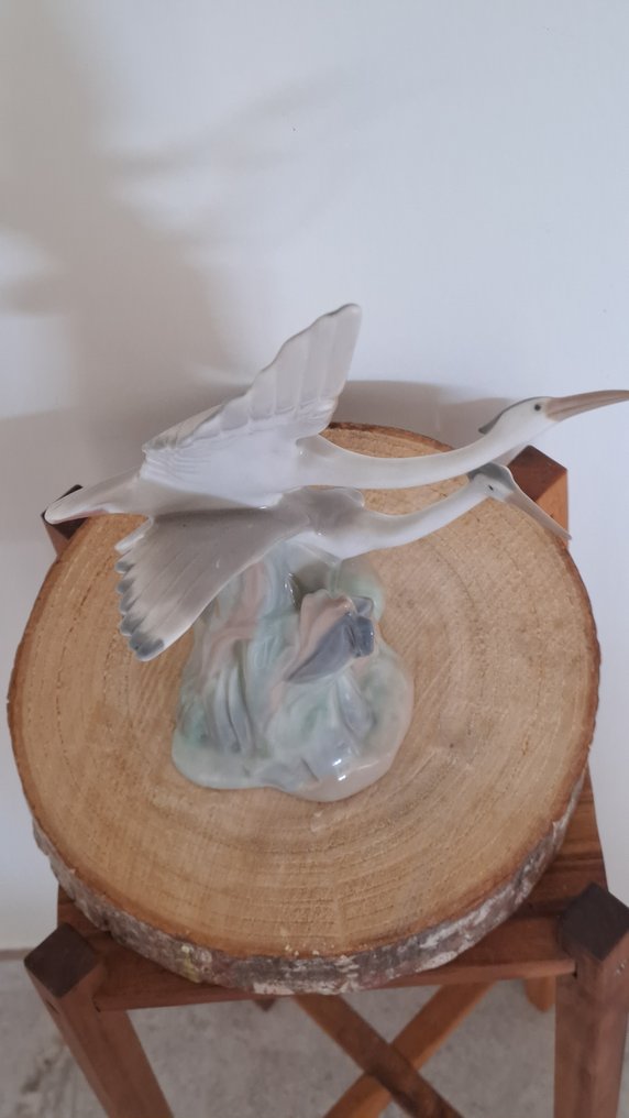 Nao by Lladró - 雕像 - Porseleinen beeld van vliegende witte reigers, gemaakt door Lladro, Spanje - 瓷 #1.0