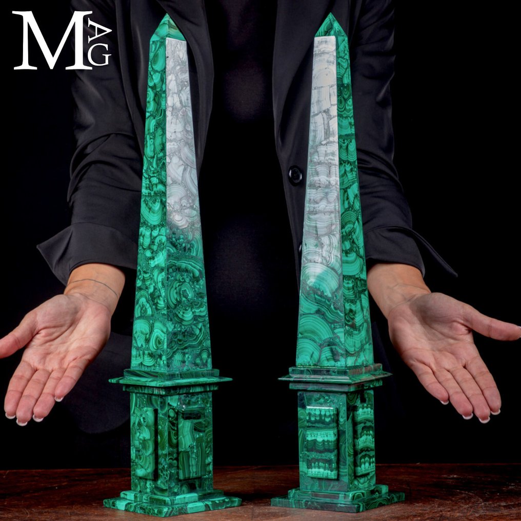 Timeless Elegance - Pair of Malachite Obelisks of the Highest Quality - Height: 504 mm - Width: 98 mm- 5191 g #1.0