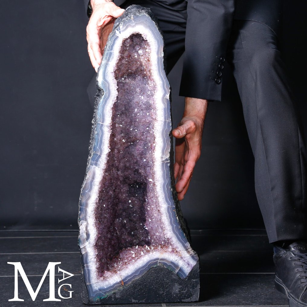 Large Amethyst Cathedral Geode - Height: 580 mm - Width: 270 mm- 28300 g #3.2