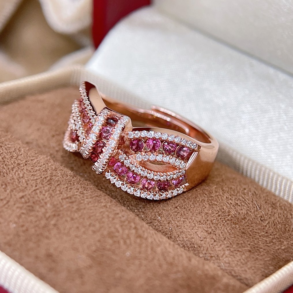 ***NO RESERVE*** Feminine Grace – Red Tourmaline Ring in Rose Gold Plated 925 Silver 1.7 ct. stones - round cut - adjustable size - gold plated- 6,7 g - (1) #1.0