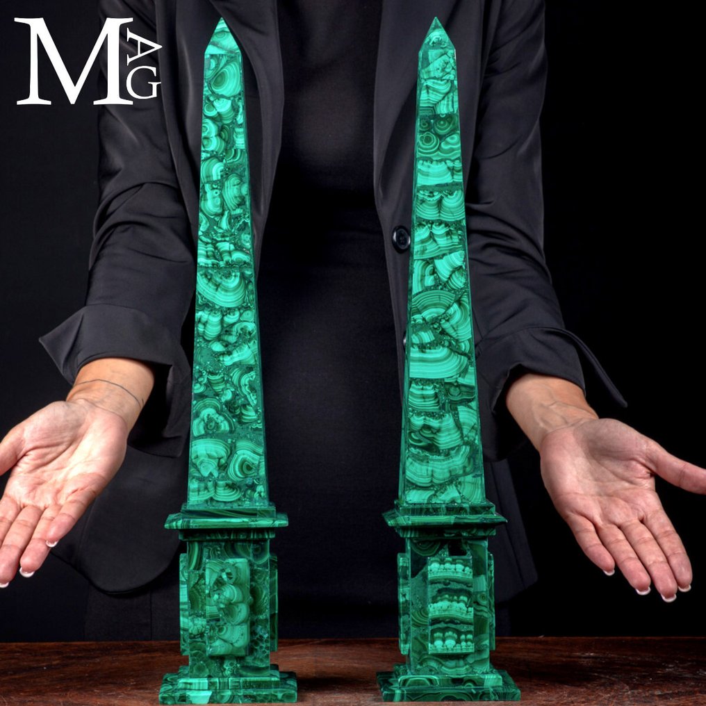 Timeless Elegance - Pair of Malachite Obelisks of the Highest Quality - Height: 504 mm - Width: 98 mm- 5191 g #1.0