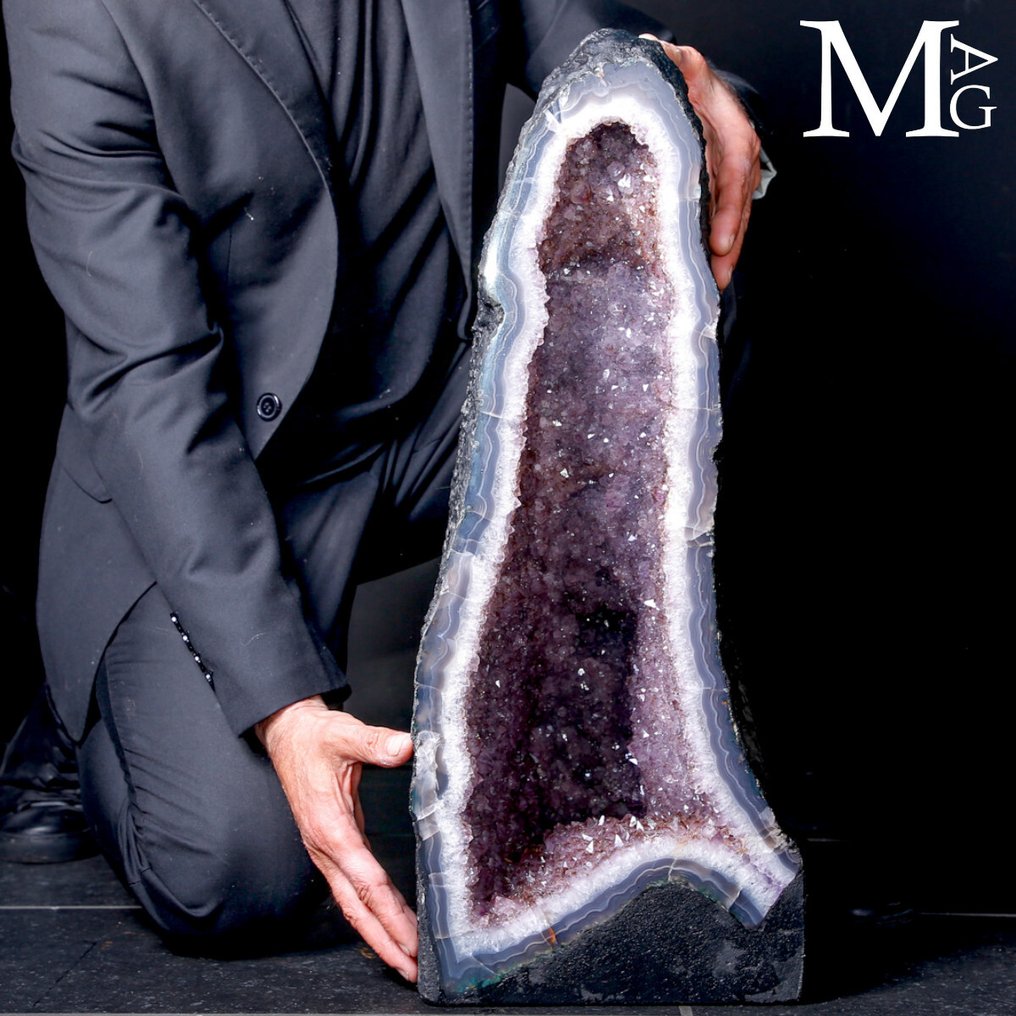 Large Amethyst Cathedral Geode - Height: 580 mm - Width: 270 mm- 28300 g #1.0