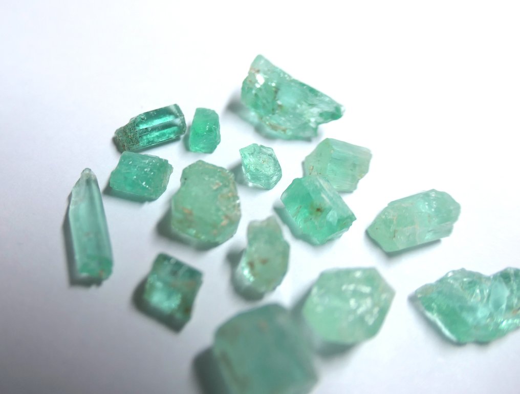 Beautiful emerald crystals 100% natural Crystal- 2.69 g #3.2
