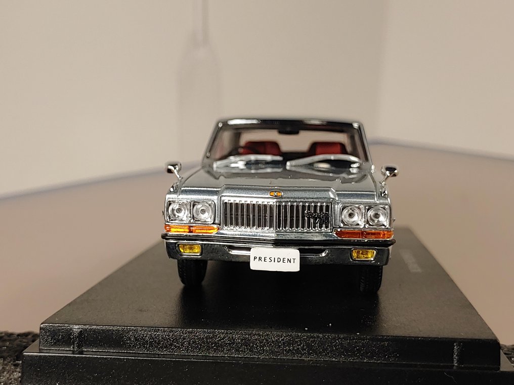Ebbro 1:43 - Limousinenmodell - Nissan President 252 V8-motor #3.2