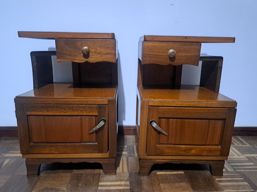 床头柜 (2) - 木 #1.0