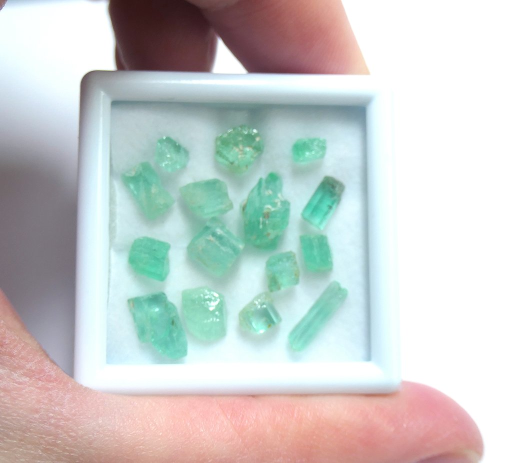 Beautiful emerald crystals 100% natural Crystal- 2.69 g #1.0