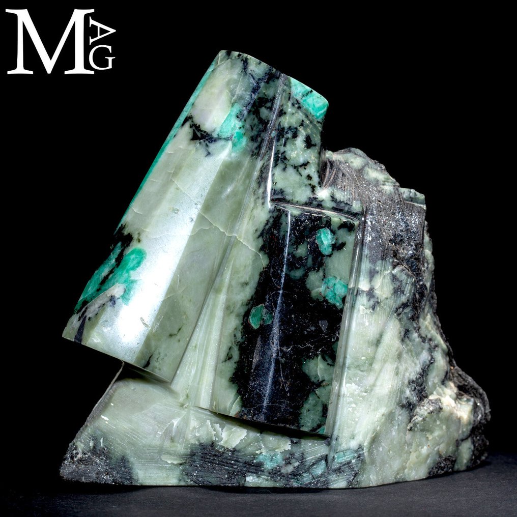 Extraordinary Emerald Cluster - Emerald Crystals in Natural Biotite Matrix - Altezza: 150 mm - Larghezza: 140 mm- 1898 g #2.1