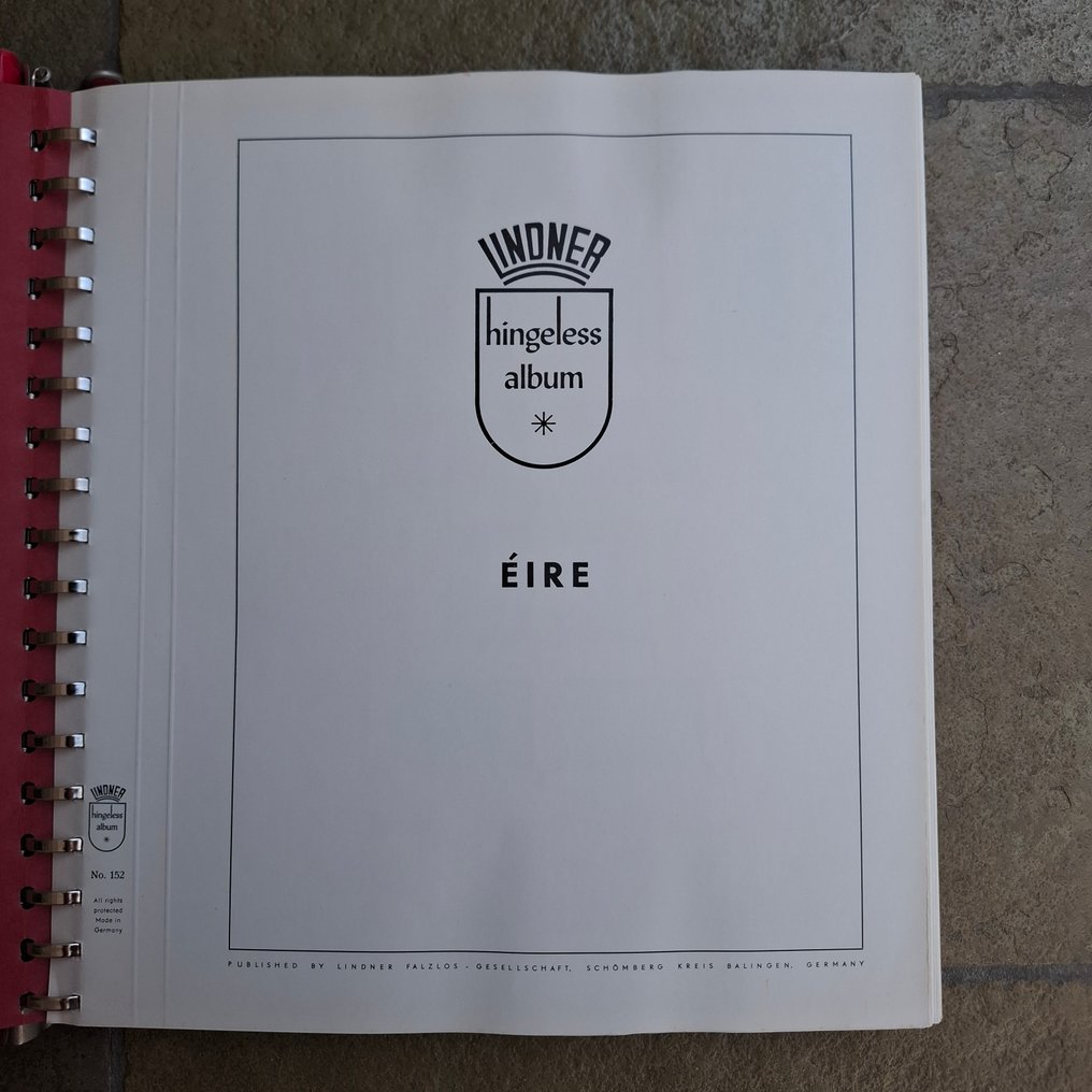 Ireland 1960/1988 - Collection of postage stamps and blocks (except for one value) completely in Lindner Vordruck Band. #3.2