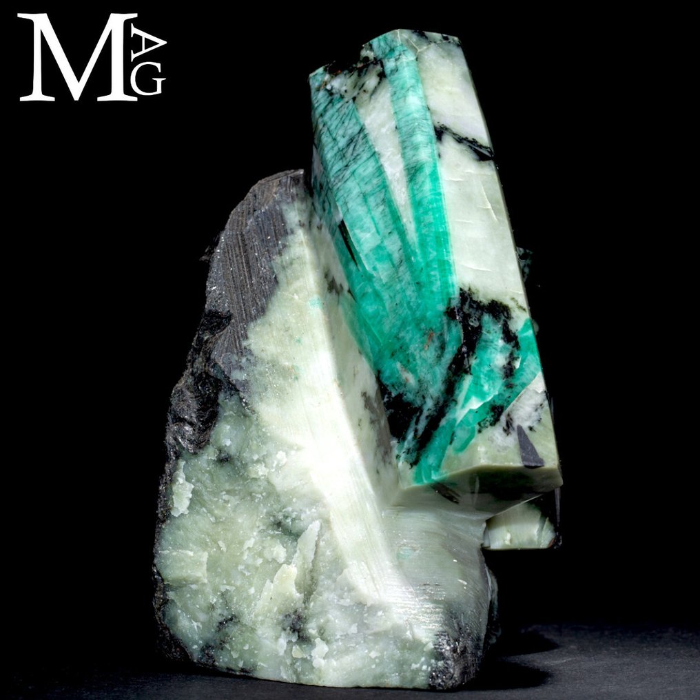 Extraordinary Emerald Cluster - Emerald Crystals in Natural Biotite Matrix - Altezza: 150 mm - Larghezza: 140 mm- 1898 g #1.0