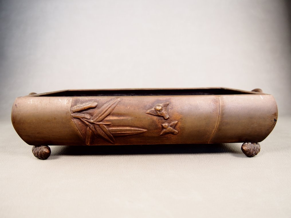 Suiban made about 150 years ago, with the inscription of Xuande period of the Great Ming - 花盆架 - 大明宣德年制 - 黄铜色 #1.0