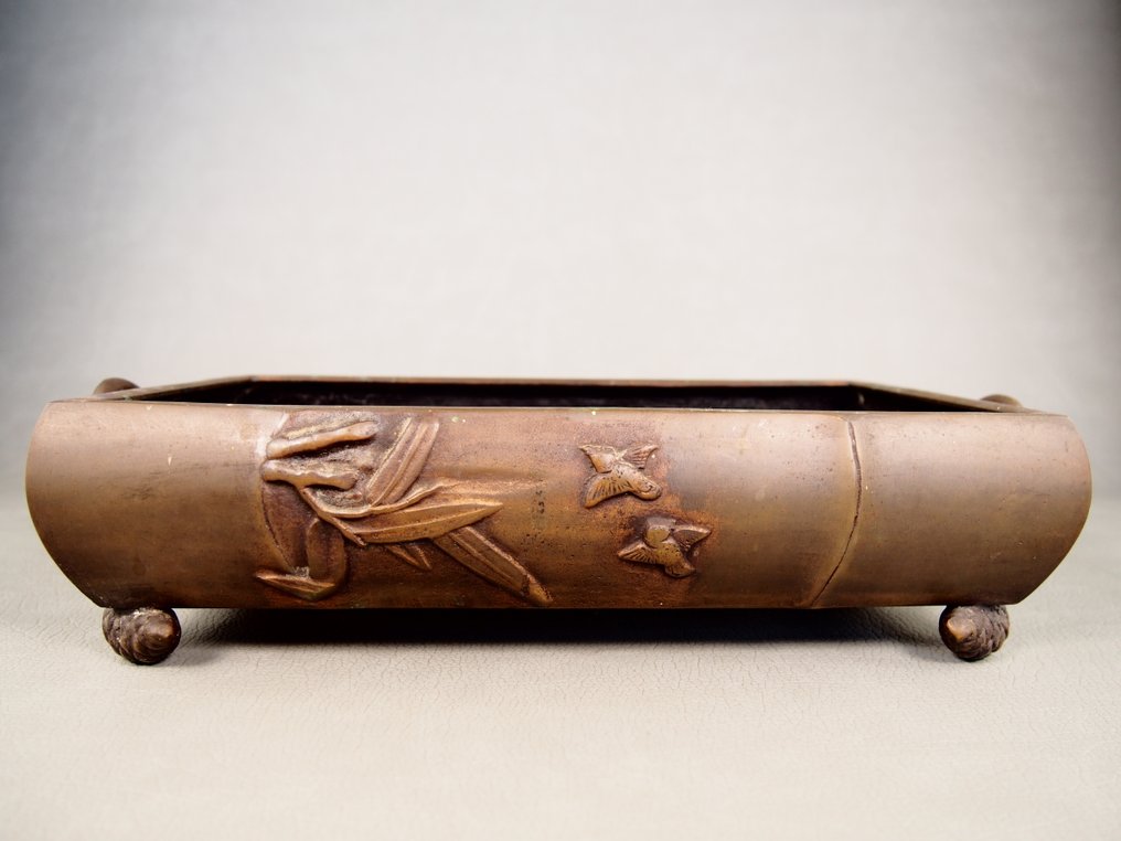 Suiban made about 150 years ago, with the inscription of Xuande period of the Great Ming - 花盆架 - 大明宣德年制 - 黄铜色 #4.3