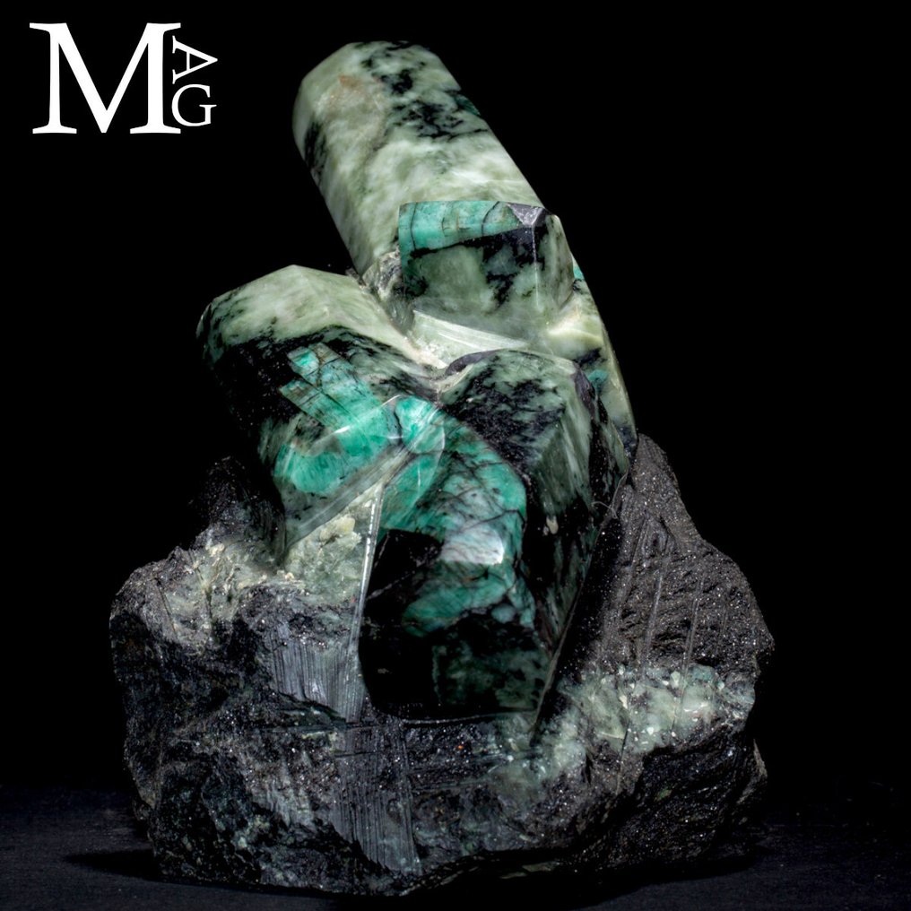 Emerald Formation in Biotite Matrix - Precious Brazilian Emerald Cluster - Altezza: 250 mm - Larghezza: 165 mm- 5184 g #4.3