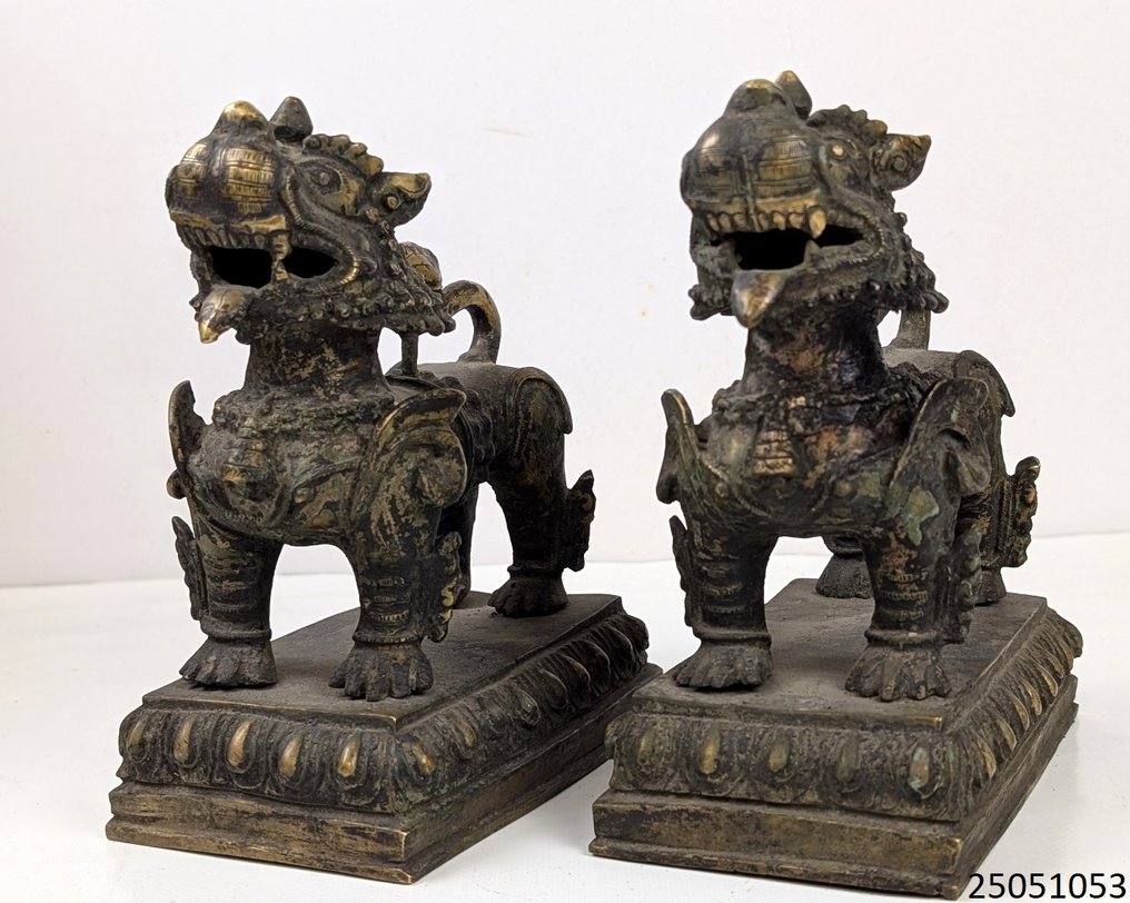 Statue, 2x oude beelden Tempelbeschermers - 17 cm - Bronze - 1940 #1.0