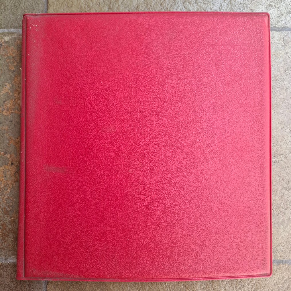 Ireland 1960/1988 - Collection of postage stamps and blocks (except for one value) completely in Lindner Vordruck Band. #1.0