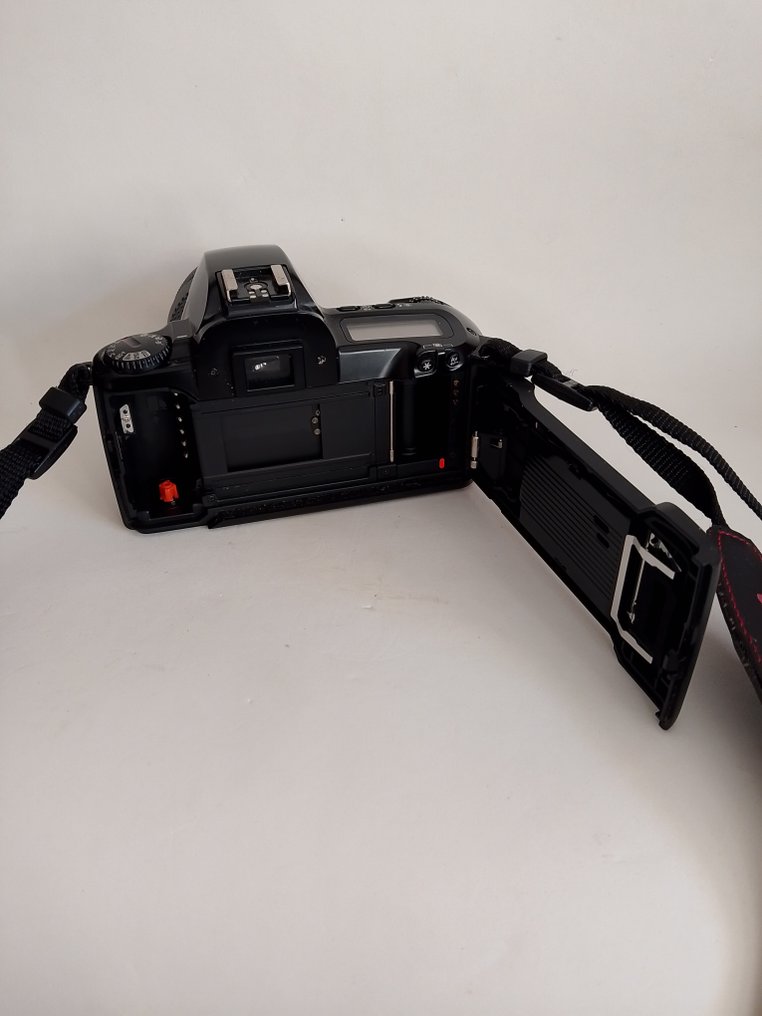 Canon EOS Rebel XS + 35-70mm III | Analogue camera #4.3