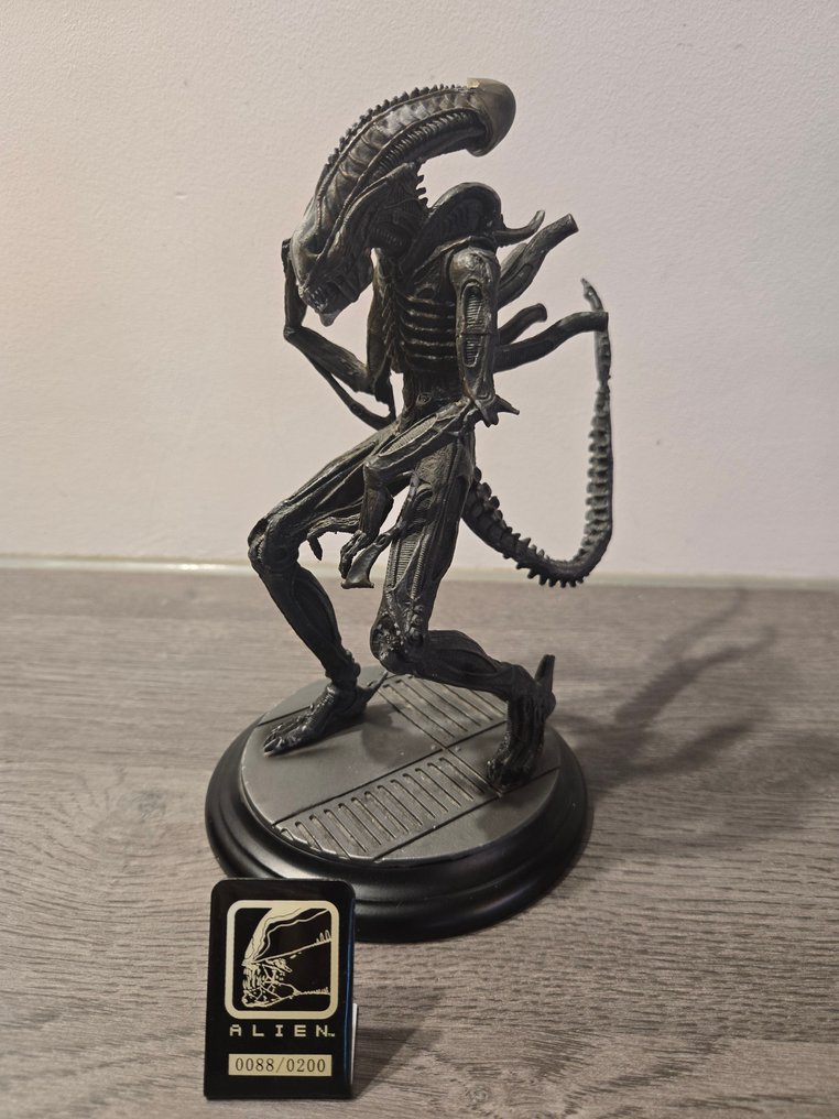 Alien versus predator - Figur - Alien figure limited edition 0088/0200 - Harpiks, jern #1.0