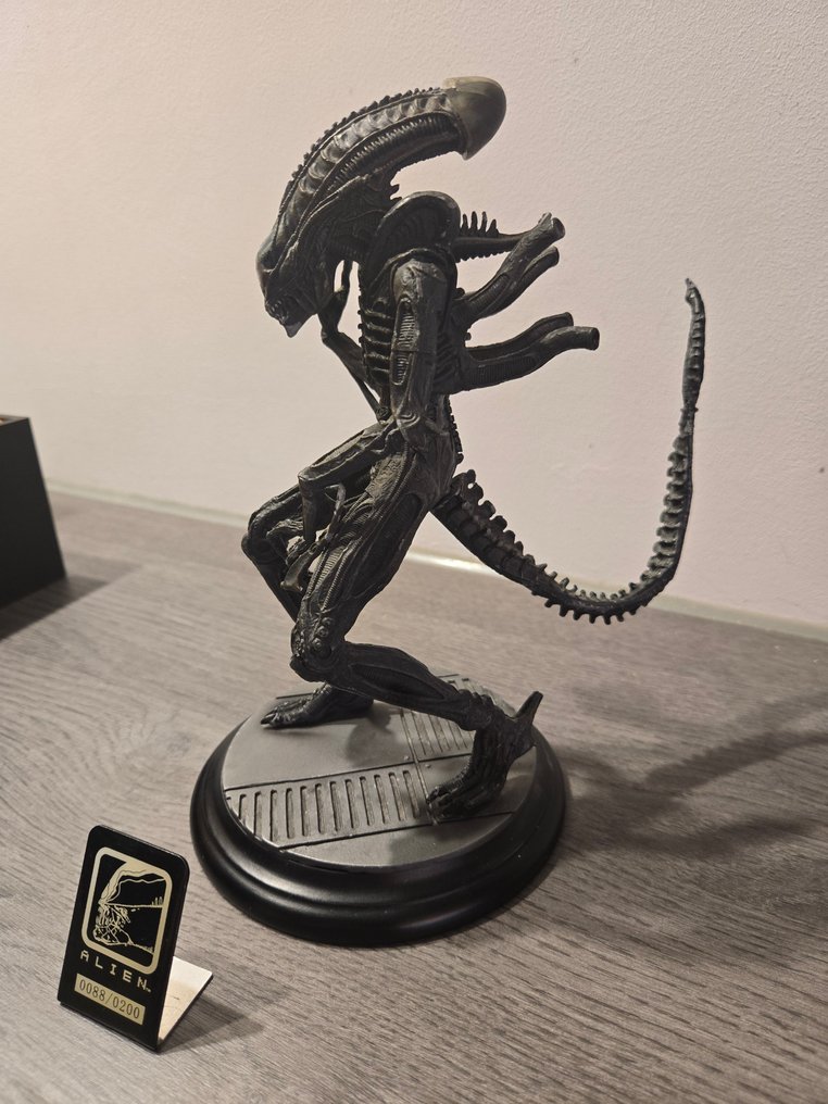 Alien versus predator - Figur - Alien figure limited edition 0088/0200 - Harpiks, jern #3.2