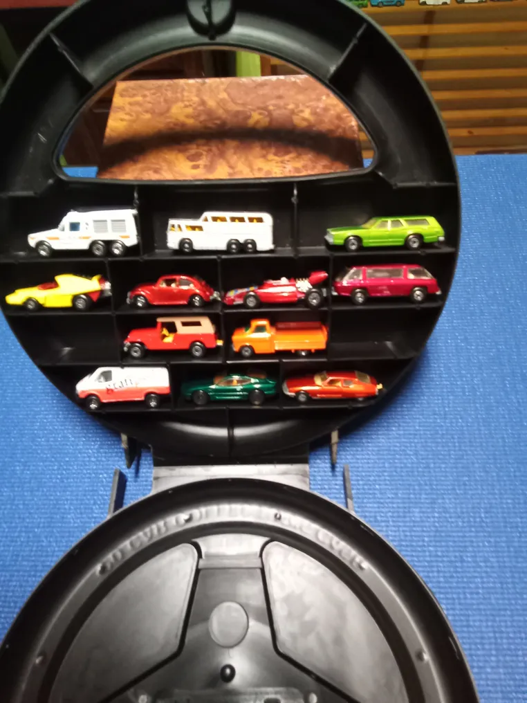 Matchbox 1:64 - Model car  (13) - Various Models In Case #1.0