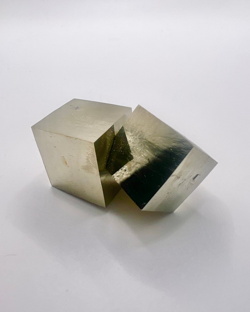 Radiant pyrite marvels Crystal cluster - Height: 40 mm - Width: 30 mm- 58 g - (1) #1.0