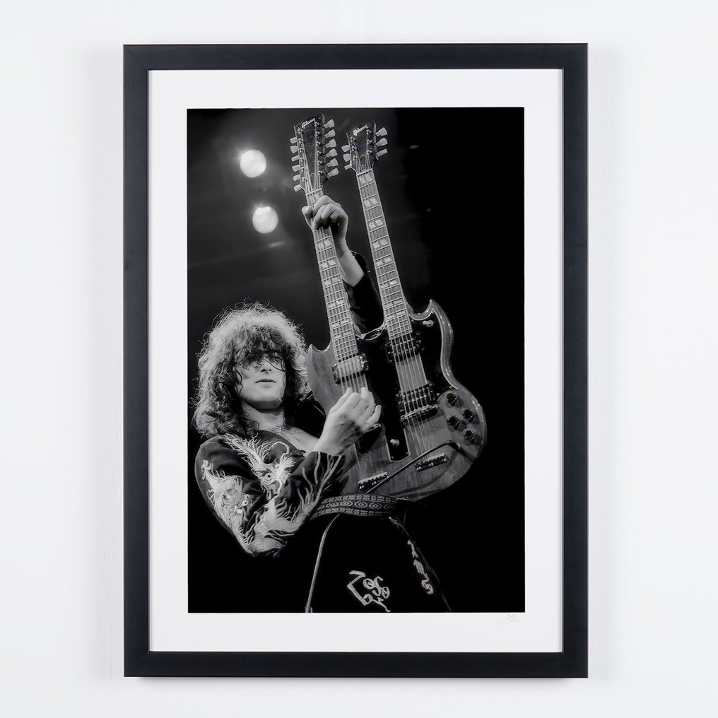 Jimmy Page - Led Zeppelin 1975 - Fine Art Photography - Luxury Wooden Frame 70X50 cm - Limited Edition 02 of 20 - Serial MU170 - Original Certificate (COA), Hologram - 100% New. Shipping Reduction from 3 items #3.2