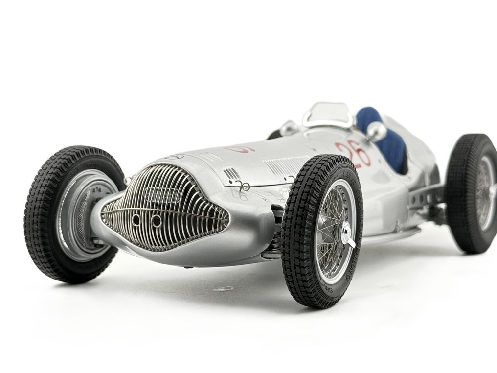 CMC 1:18 - Rennwagenmodell - Mercedes-Benz W154 The Great Victor of France in 1938) only 1000 pieces worldwide - Von Hand aus 530 Teilen zusammengebaut #1.0
