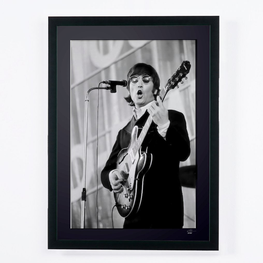 The Beatles - John Lennon 1966 - Fine Art Photography - Luxury Wooden Framed 70X50 cm - Limited Edition Nr 02 of 30 - Serial ID 115 - Original Certificate (COA), Hologram - 100% New. Shipping Reduction from 3 items #1.0