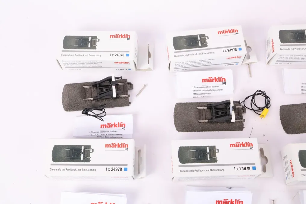 Märklin H0 - 24978 - Model train tracks (8) - Eight C-Rail buffer blocks with light #2.2