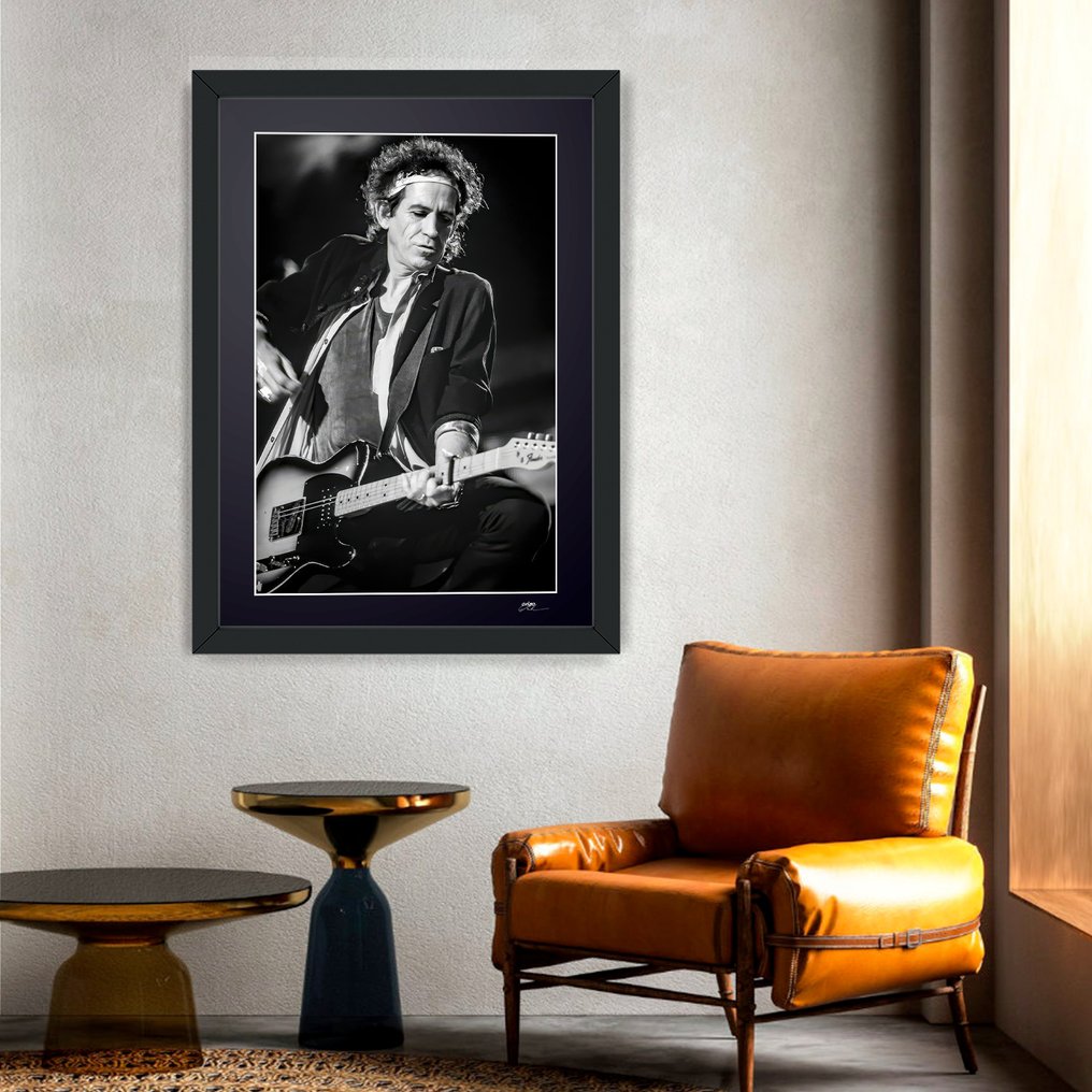 Keith Richards, Rolling Stones 1990s - Fine Art Photography - Luxury Wooden Framed 70X50 cm - Limited Edition Nr 02 of 20 - Serial MU 171 - Original Certificate (COA), Hologram - 100% New. Shipping Reduction from 3 items #1.0