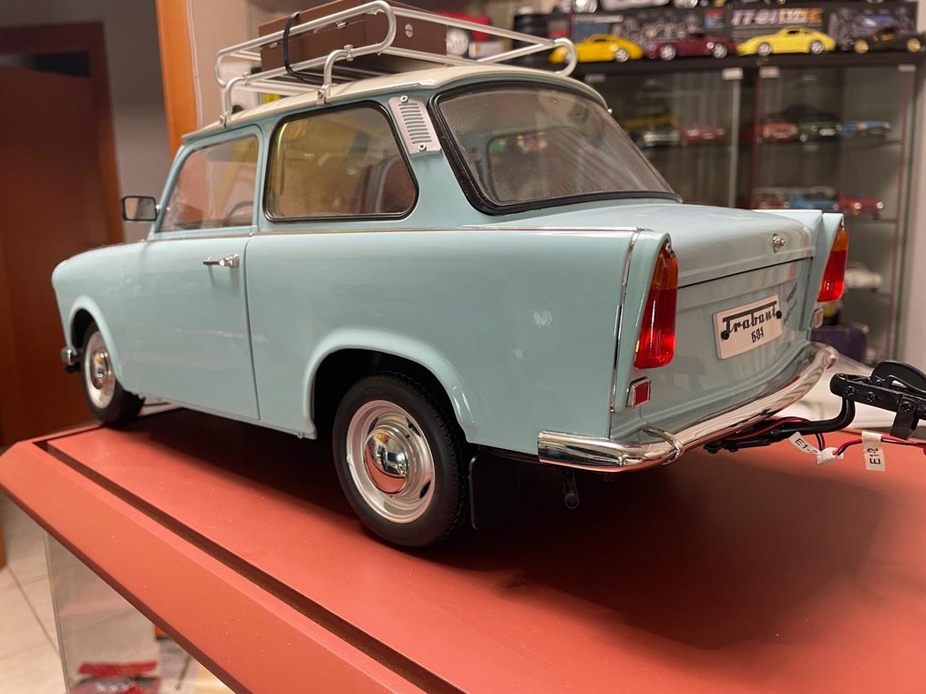 Hachette 1:8 - Modellino di auto - Trabant 601 deluxe con roulotte #2.1
