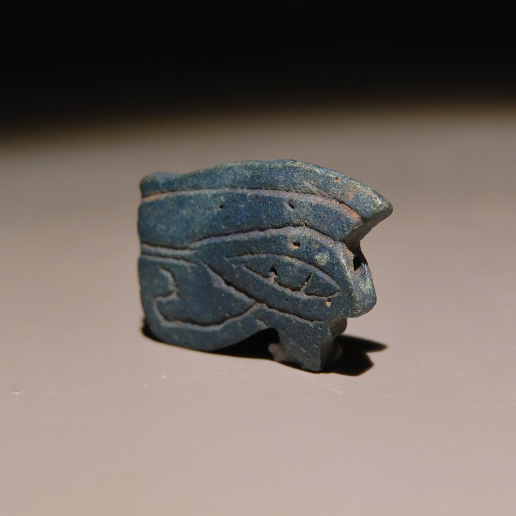 古埃及 Faience 乌贾特护符。晚期，公元前664年至公元前332年。长2厘米。 #2.1