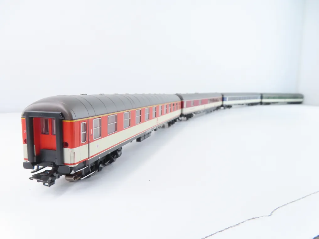 Märklin H0 - 43917 - Σετ επιβατικού τρένου μοντελισμού (1) - 5-θέσιμη σετ ταχυμεταφορών επιβατικών τρένων Εποχής IV - DB #2.1